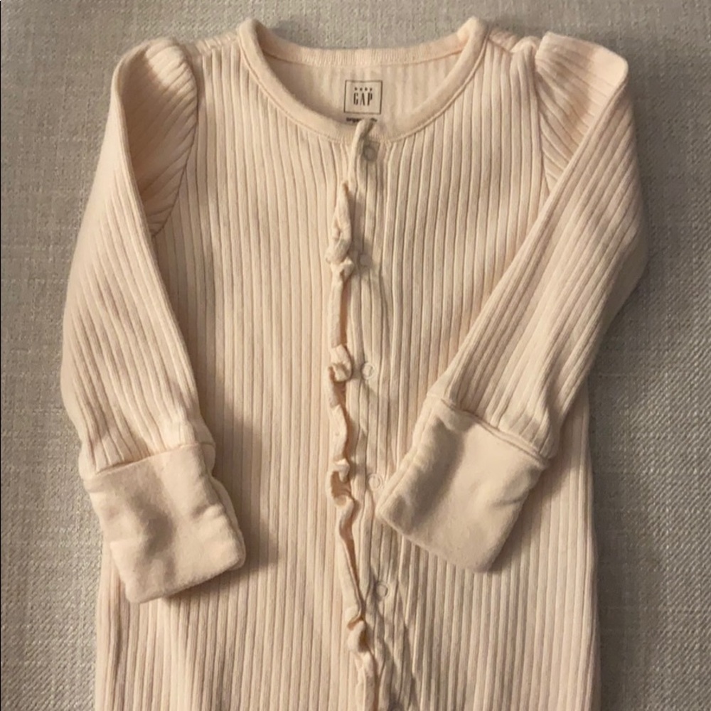 Baby gap pink ruffle pajamas size 3-6 month